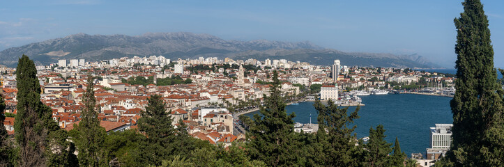Fototapeta na wymiar Vue panoramique sur Split en Croatie depuis la colline Marjan