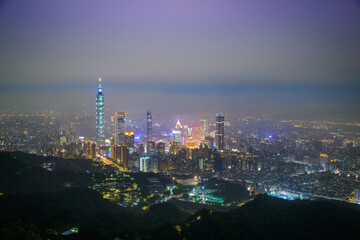 Fototapeta premium A City of Colors at Night. The Sky, a Dreamy and Romantic Canvas. Overlooking the city's dazzling landscape at dusk and night. Taipei