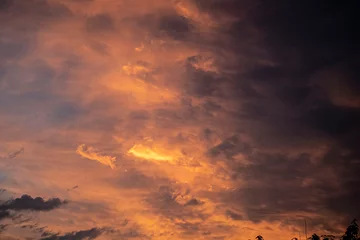 Abwaschbare Fototapete Reflection clouds reflect sunlight at sunset