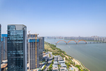 Naklejka premium Scenery on both sides of the Xiangjiang River in Changsha, China