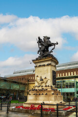 Obraz premium War Memorial statue in Old Eldon Square depicting St George slaying the Dragon, sculpted in bronze.