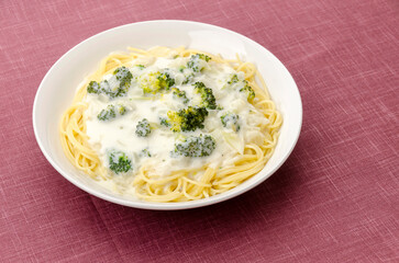 ブロッコリーのクリームパスタ