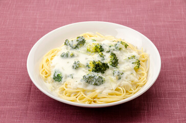 ブロッコリーのクリームパスタ