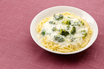 ブロッコリーのクリームパスタ