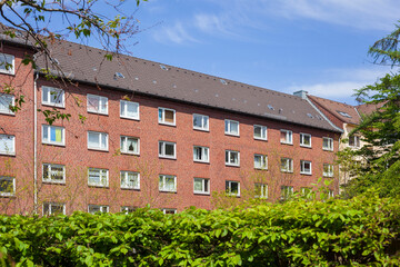 Fototapeta na wymiar Modernes Wohngebäude aus Backstein, Mehrfamilienhaus, , Hamburg, Deutschland