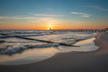 Zum Sonnenaufgang am Zingster Strand.