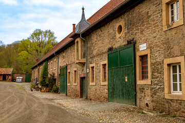 Ein altes Gebäude