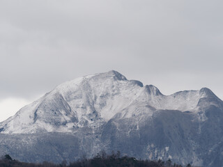 Fototapeta na wymiar view of apuan alps