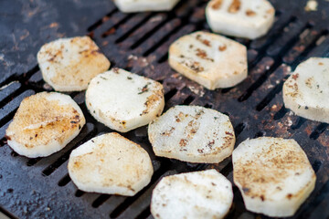 バーベキュー_長芋を焼く