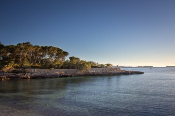 Ibiza, zatoczka w słońcu.