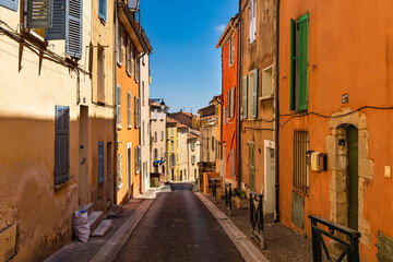 Fototapeta na wymiar Colorful street in the old town of Hyeres (Hyères), France