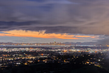 Fototapeta na wymiar San Francisco Landscape During Overcast Sunset