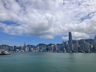 Fototapeta premium Hong Kong’s skyline really is one of the most beautiful in the world. Dotted with a multitude of skyscrapers and framed by verdant hills and mountains, it really can take your breath away. 