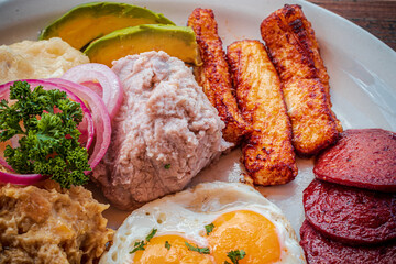 Desayuno: huevos,quesos, puré