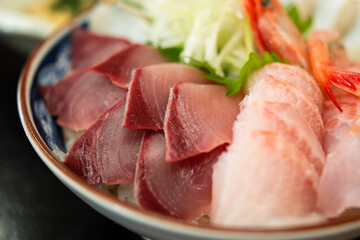 海鮮丼ぶりのアップ(横構図)