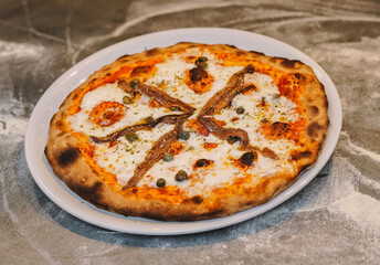 La verdadera pizza napolitana con masa madre e ingredientes frescos y naturales