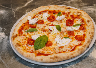La verdadera pizza napolitana con masa madre e ingredientes frescos y naturales