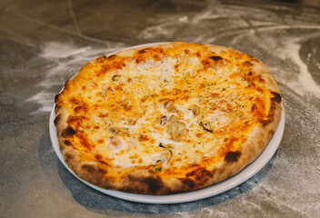 La verdadera pizza napolitana con masa madre e ingredientes frescos y naturales