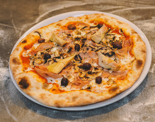 La verdadera pizza napolitana con masa madre e ingredientes frescos y naturales