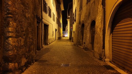 Calles de Pergine por la noche