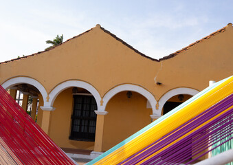 Casa amarilla en Parque Cristóbal Colon, Tlacotalpan, Veracruz. v2