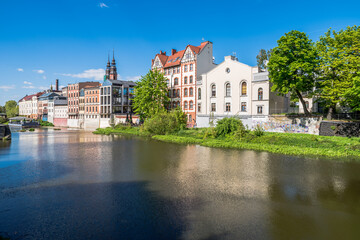 Opole Stare Miasto w słoneczny dzień kamieniczki w centrum