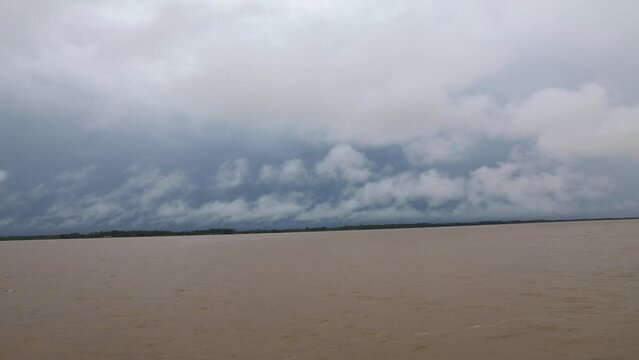 Fahrt auf dem Amazonas