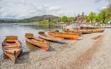 Wooden rowing boats on the shores at Ambleside - 600881988