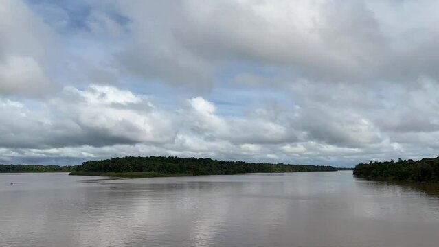 Fahrt auf dem Amazonas Fluss