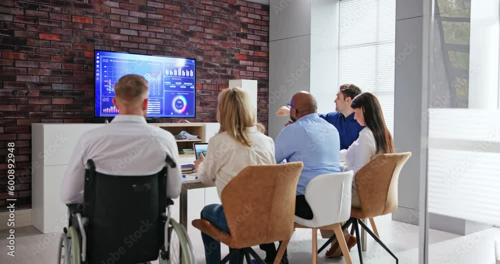 Poster Computer Data Analyst People Using Dashboard