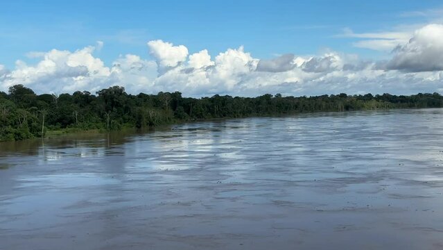 Fahrt auf dem Amazonas