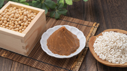 大豆と味噌と米こうじ｜日本の米こうじ味噌　イメージ