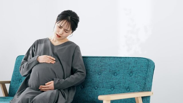妊娠した女性　マタニティイメージ