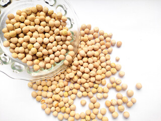 Whole White peas in a glass bowl.White peas are also known as yellow pea,trapper pea or safed...