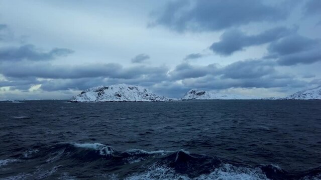 Winterliche Küste in Norwegen