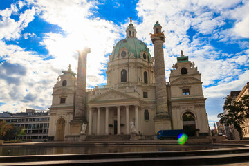 Obraz premium St. Charles's Church (Karlskirche) in Vienna, Austria