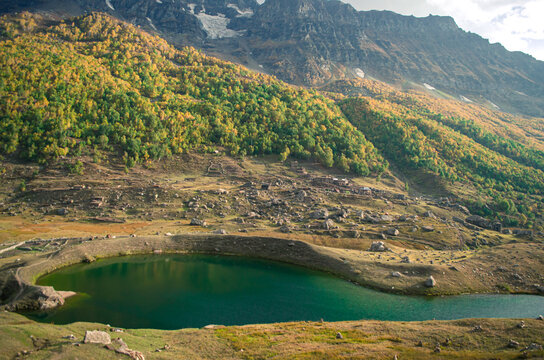 Spoon Lake, Shounter valley; its an adventurous 3.5 hours journey from kel, its a spoon shaped magnificent natural lake, just beneath Hari parbat (The mountain that never surrendered to anyone).