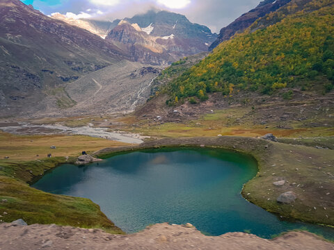 Spoon Lake, Shounter valley; its an adventurous 3.5 hours journey from kel, its a spoon shaped magnificent natural lake, just beneath Hari parbat (The mountain that never surrendered to anyone).