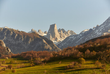 Fototapeta na wymiar View of Naranco de Bulnes peak in Asturias