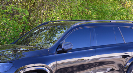 darkening the glass by several tones to black. protects the driver and the crew from UV radiation. however, you cannot see into the car. they are used by celebrities and mobsters. wind shield