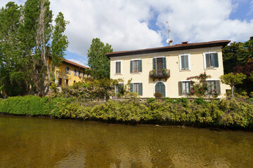 Fototapeta na wymiar Historic house along Martesana canal at Milan