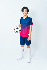 サッカーボールを持つサッカー選手 © metamorworks