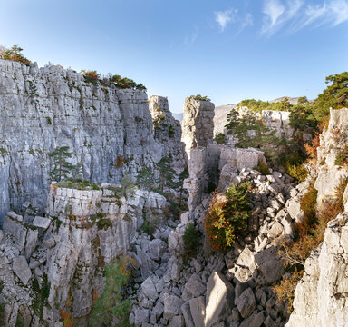 Les Cadi&egrave;res de Brandi, Alpes de haute Provence, la grande faille 