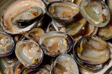 clams and clams to make a seafood platter