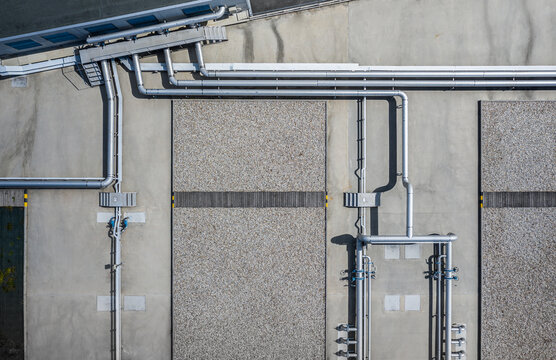 Construction of metal pipelines of industrial building