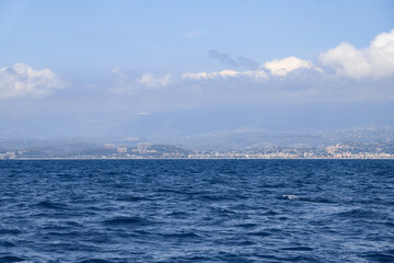 panorama of the c&ocirc;te d'azur seen from the sea