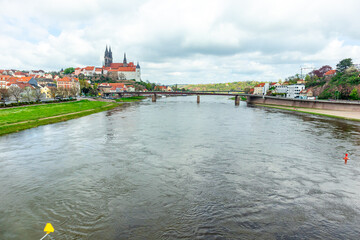 Fototapeta premium Wunderschöne Frühlingstour entlang des Elbradweges von Meißen, über Dresden nach Bad Schandau - Sachsen - Deutschland