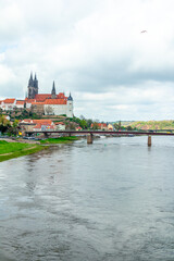 Obraz premium Wunderschöne Frühlingstour entlang des Elbradweges von Meißen, über Dresden nach Bad Schandau - Sachsen - Deutschland