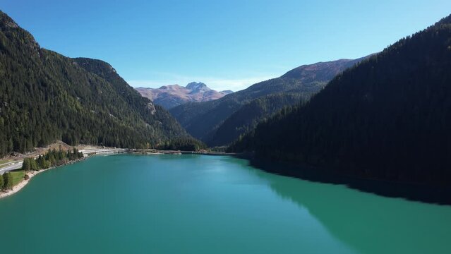 Luftaufnahme vom Sufnersee in der Schweiz
