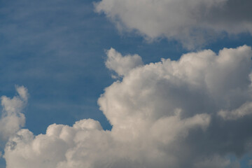 Obraz premium Beautiful huge fluffy clouds on the blue sky. Sky clouds background.